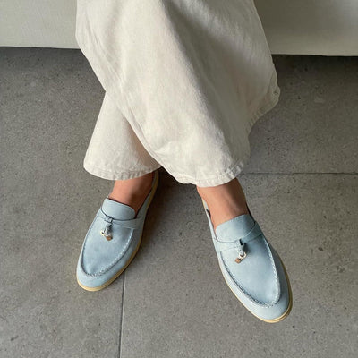 Seite der Loafer für Damen aus himmelblauem suede