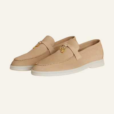 Frontansicht der Damen Loafers in khakifarbenem Suede