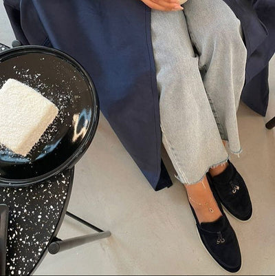 Nahaufnahme der Damen Loafers in Schwarz Suede