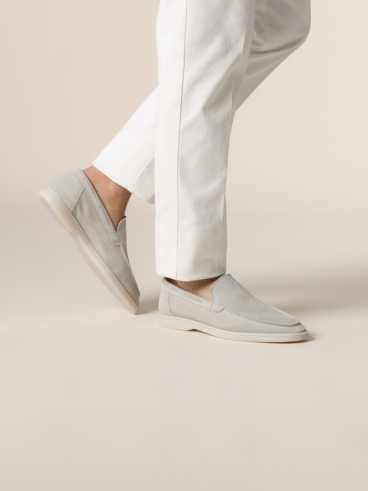 Sohlen-Detail der Herren Loafers in Silber Suede