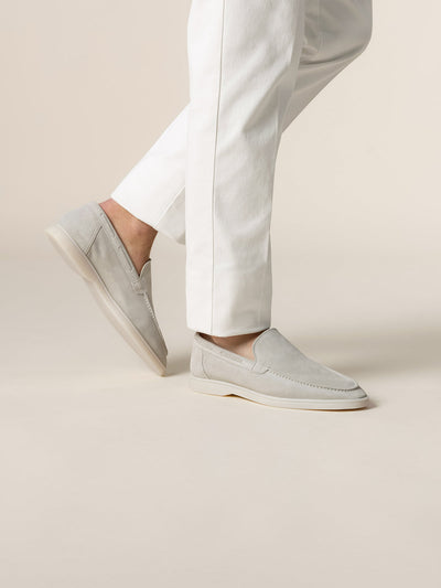 Sohlen-Detail der Herren Loafers in Silber Suede