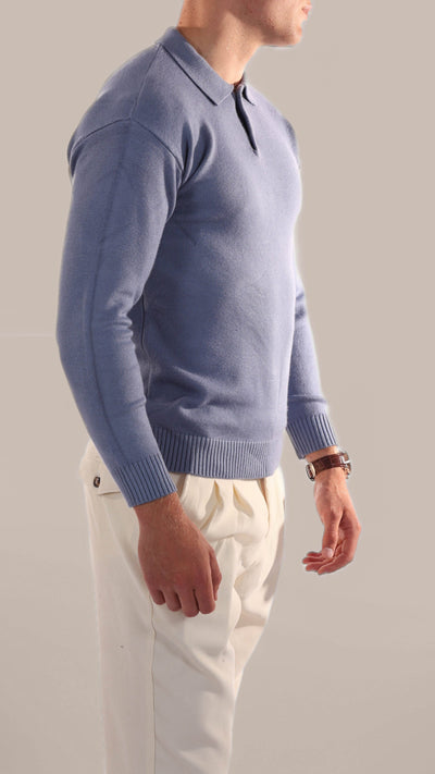 Seitenansicht des Langarm-Poloshirts Blau