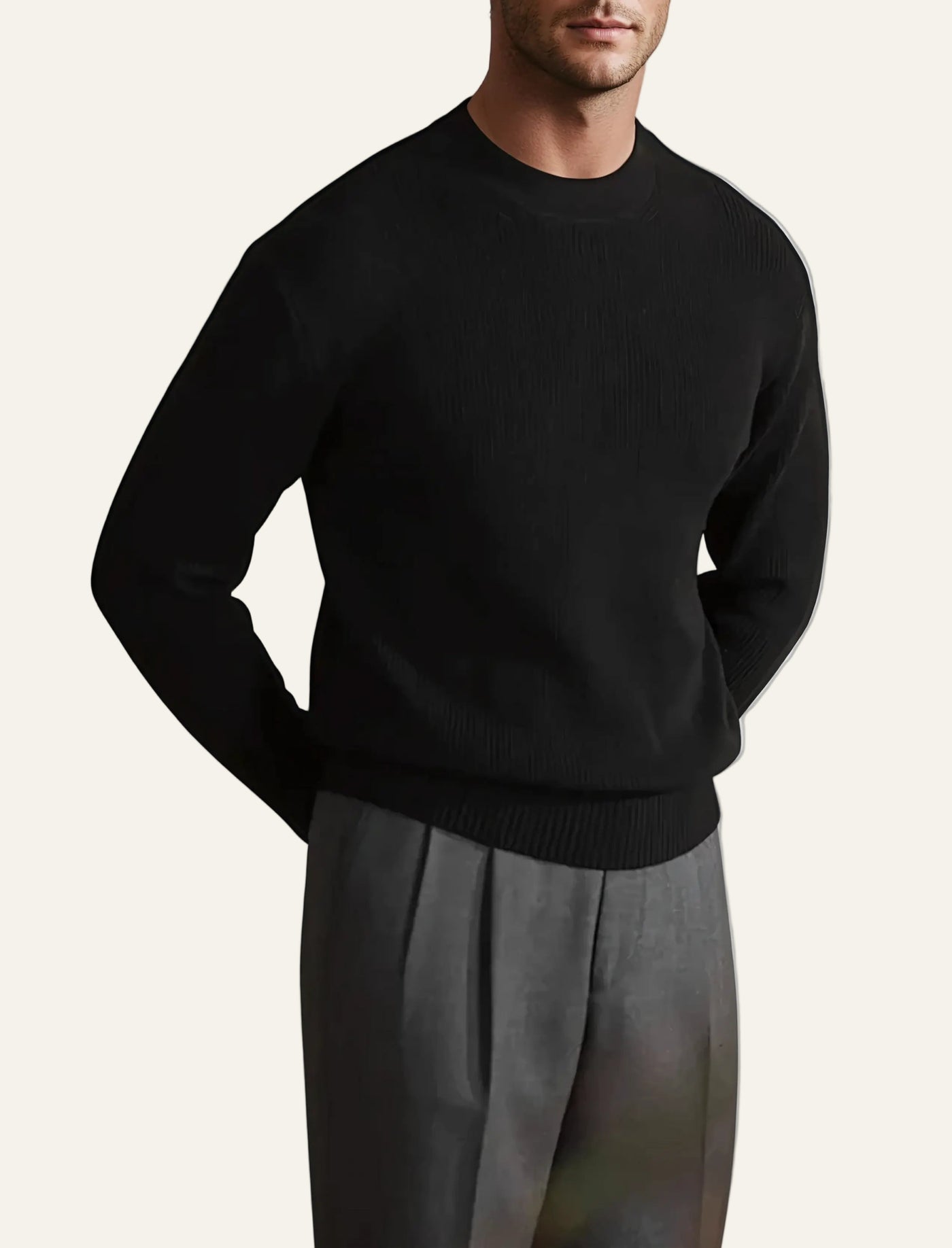 Frontansicht des Rippstrickpullovers in Schwarz