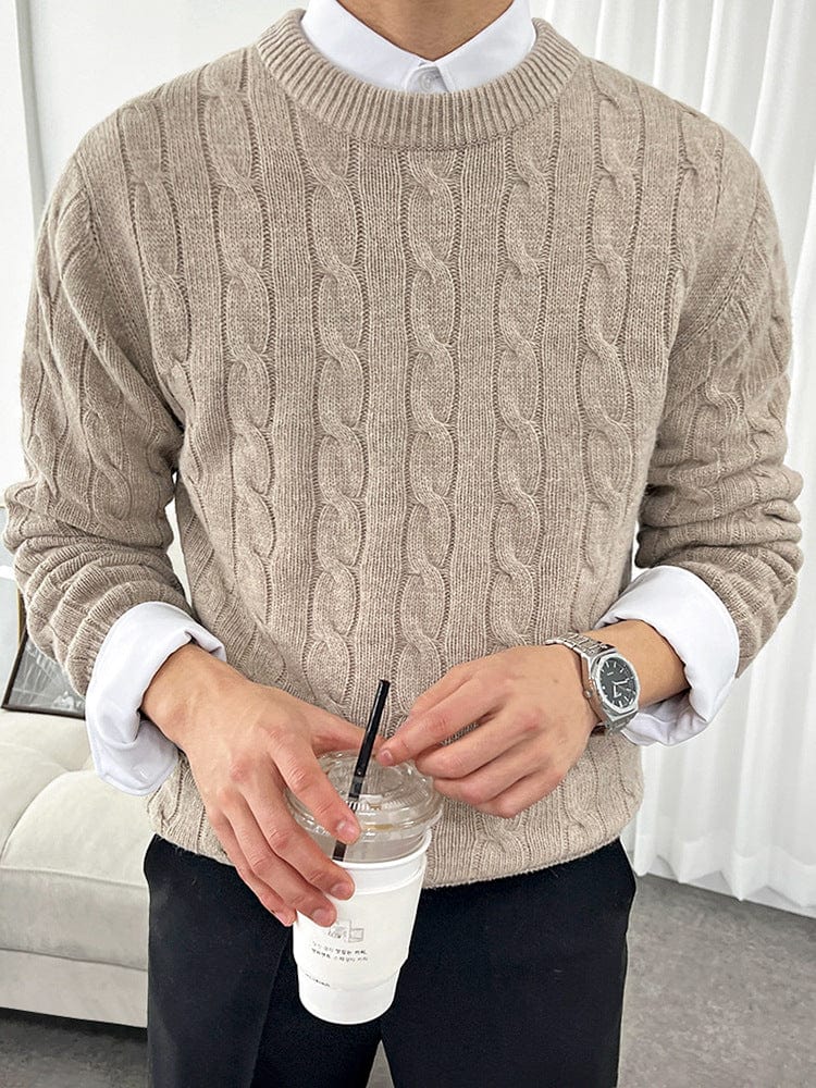Nahaufnahme des Wollpullovers in Beige